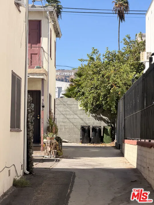 5951 Carlton Way Los Angeles, CA 90028