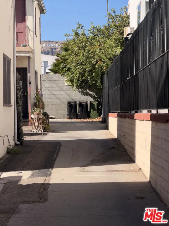 5951 Carlton Way Los Angeles, CA 90028