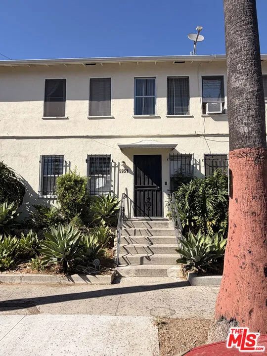 5951 Carlton Way Los Angeles, CA 90028