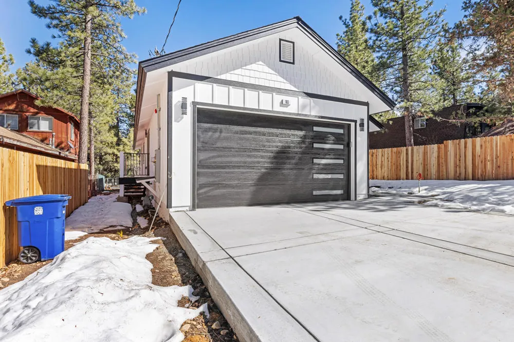 183 Moreno Lane Sugarloaf, CA 92386