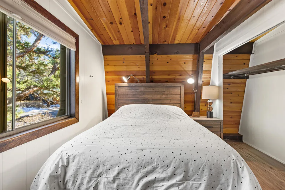 189 Moreno Ln Lane Sugarloaf, CA 92386