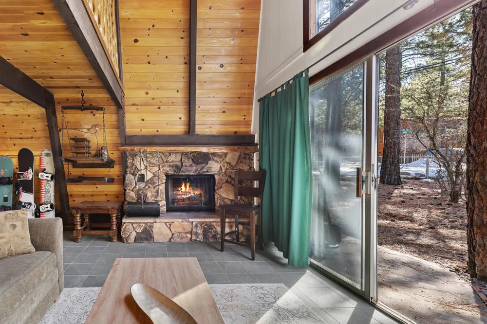 189 Moreno Ln Lane Sugarloaf, CA 92386