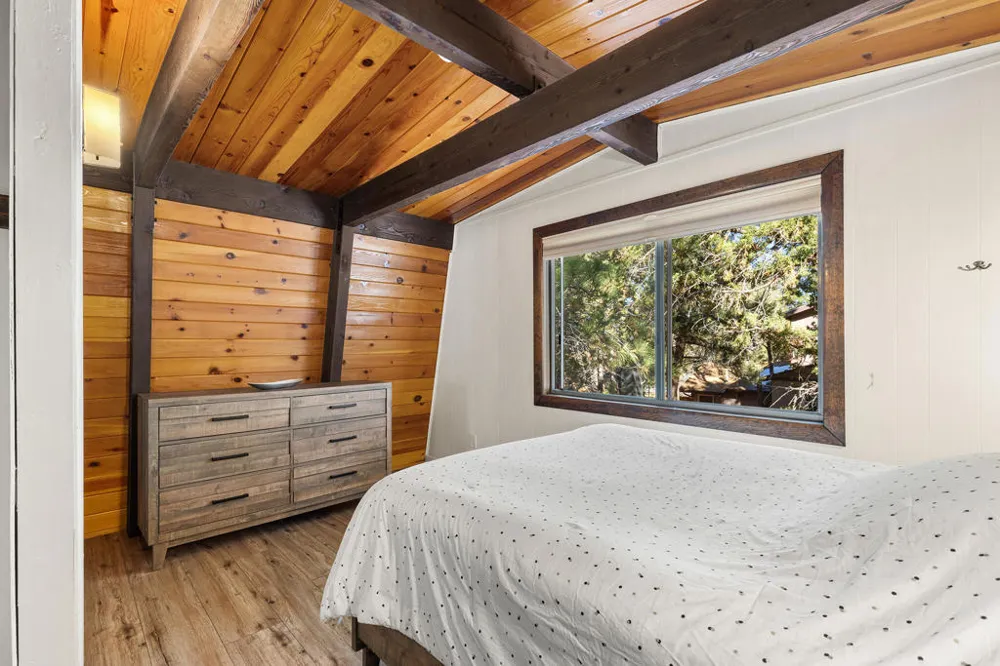 189 Moreno Ln Lane Sugarloaf, CA 92386