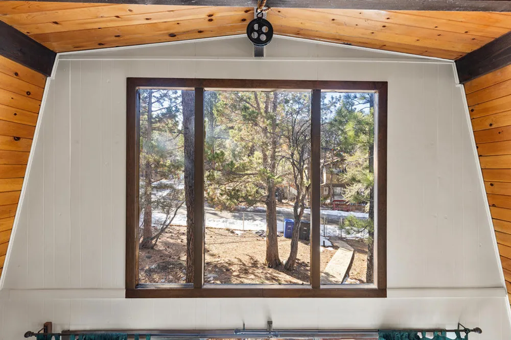 189 Moreno Ln Lane Sugarloaf, CA 92386