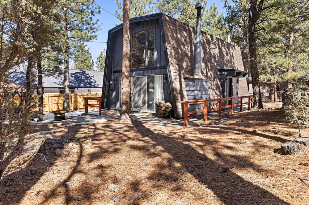 189 Moreno Ln Lane Sugarloaf, CA 92386