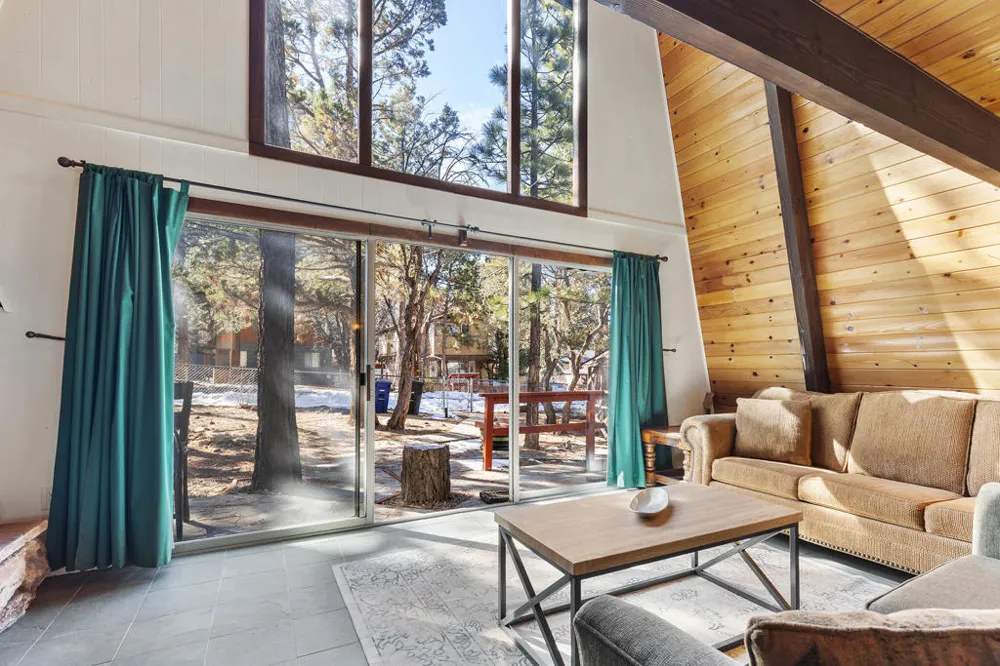 189 Moreno Ln Lane Sugarloaf, CA 92386