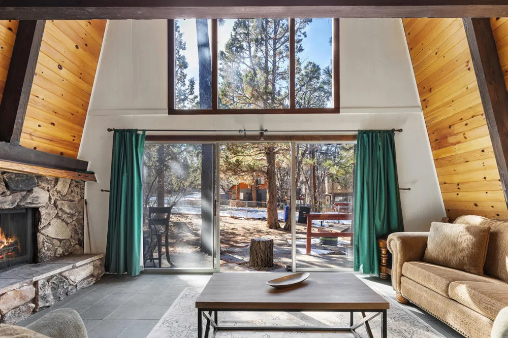 189 Moreno Ln Lane Sugarloaf, CA 92386