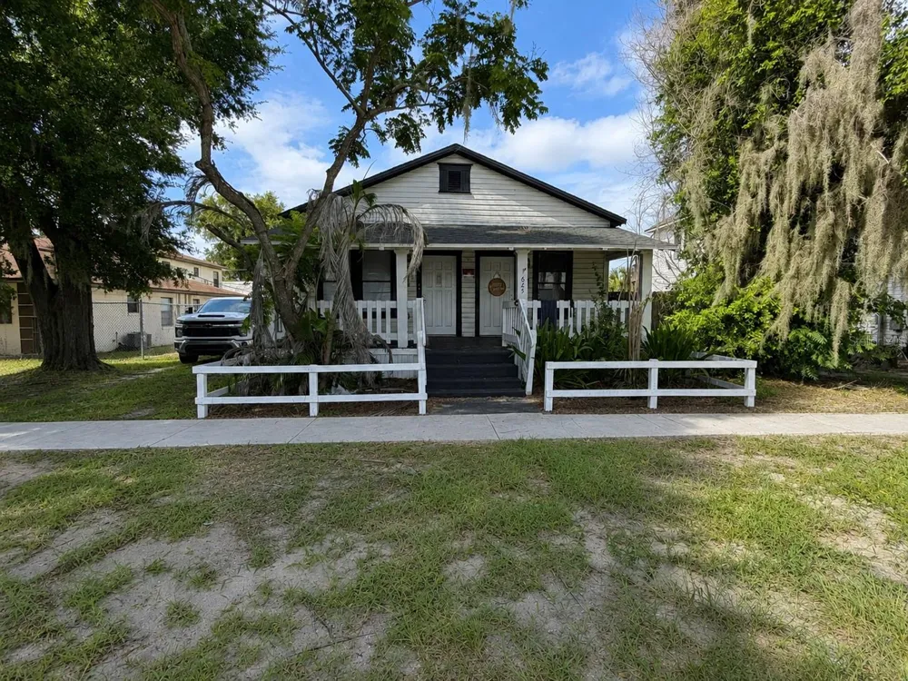 625 AVENUE B SW Winter Haven, FL 33880
