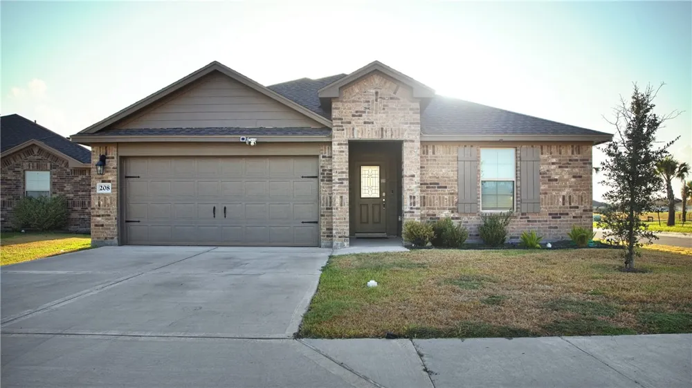 208 Oxford Sinton, TX 78387