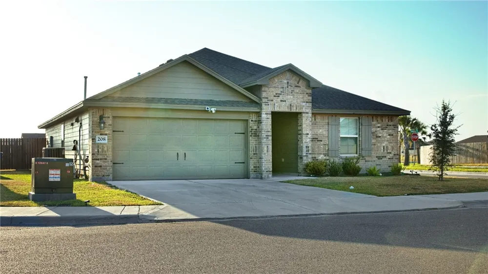 208 Oxford Sinton, TX 78387