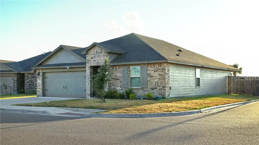 208 Oxford Sinton, TX 78387