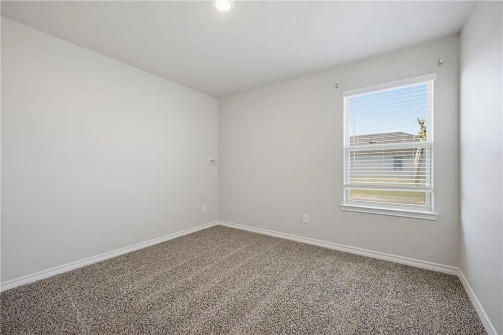 208 Oxford Sinton, TX 78387