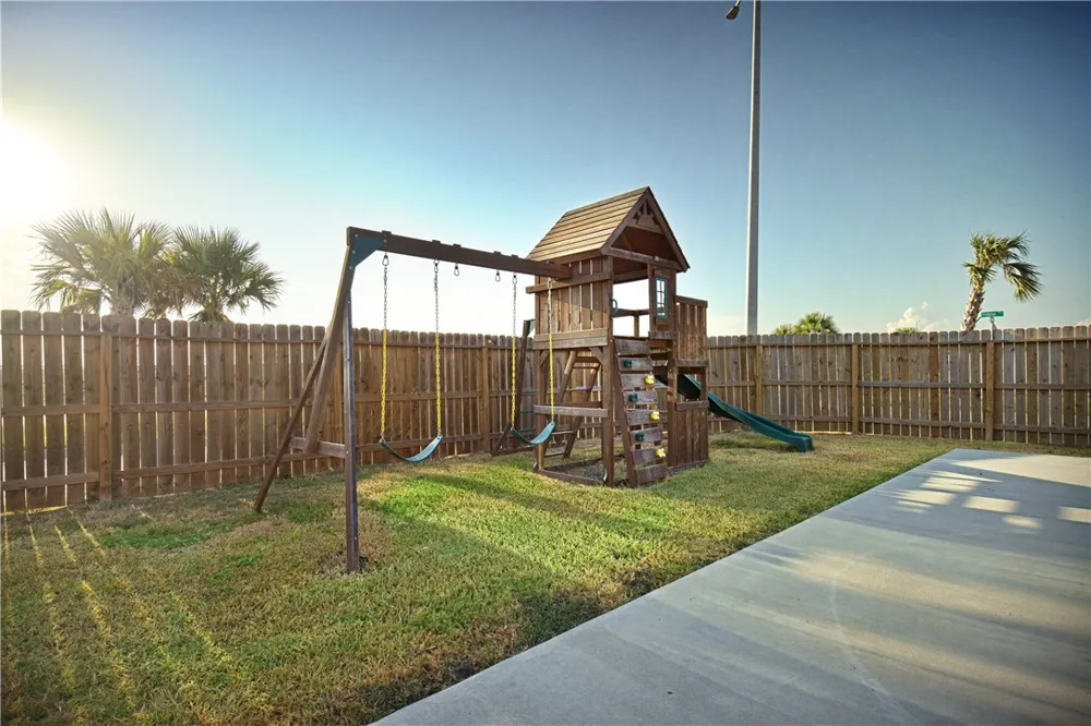 208 Oxford Sinton, TX 78387