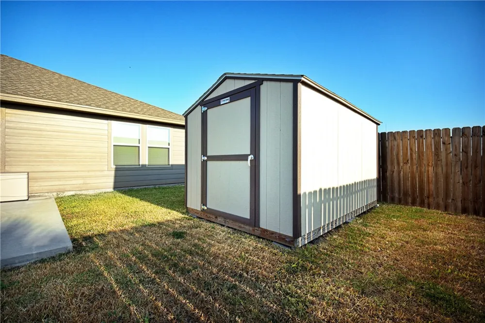 208 Oxford Sinton, TX 78387