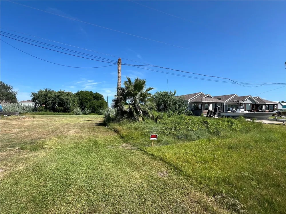 1518 S Pearl Street Rockport, TX 78382