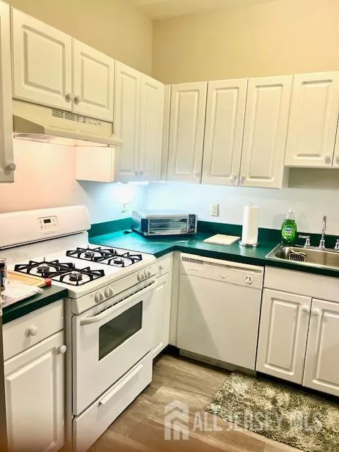 160 Durham Avenue #203 Metuchen, NJ 08840