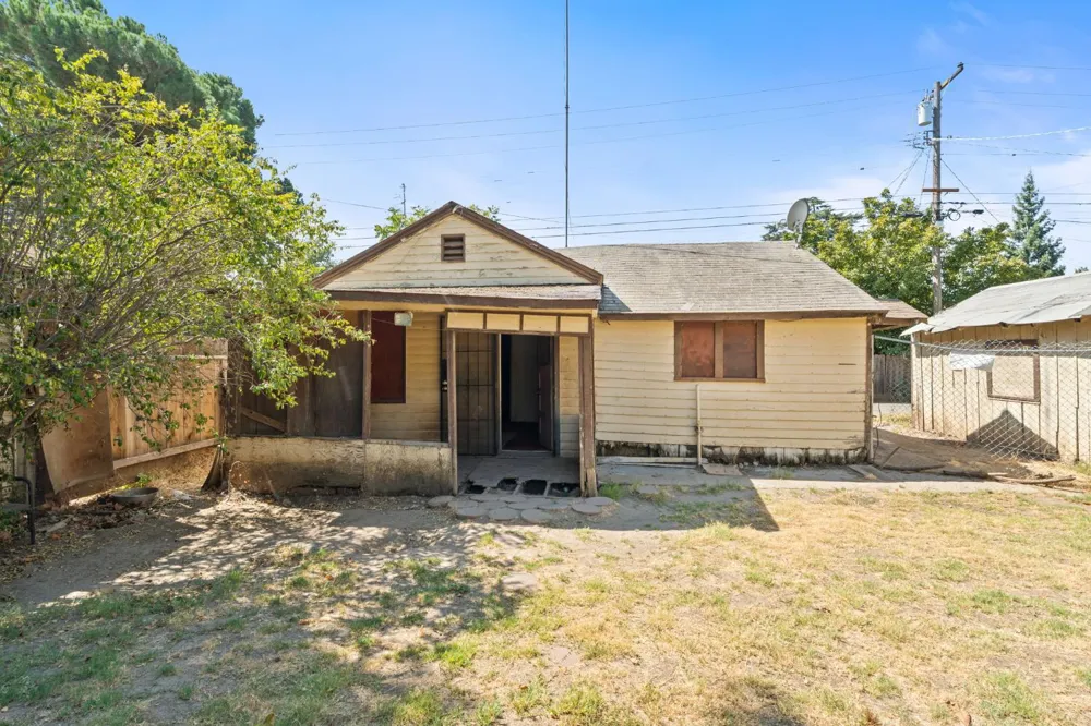 242 W 28th St Merced, CA 95340