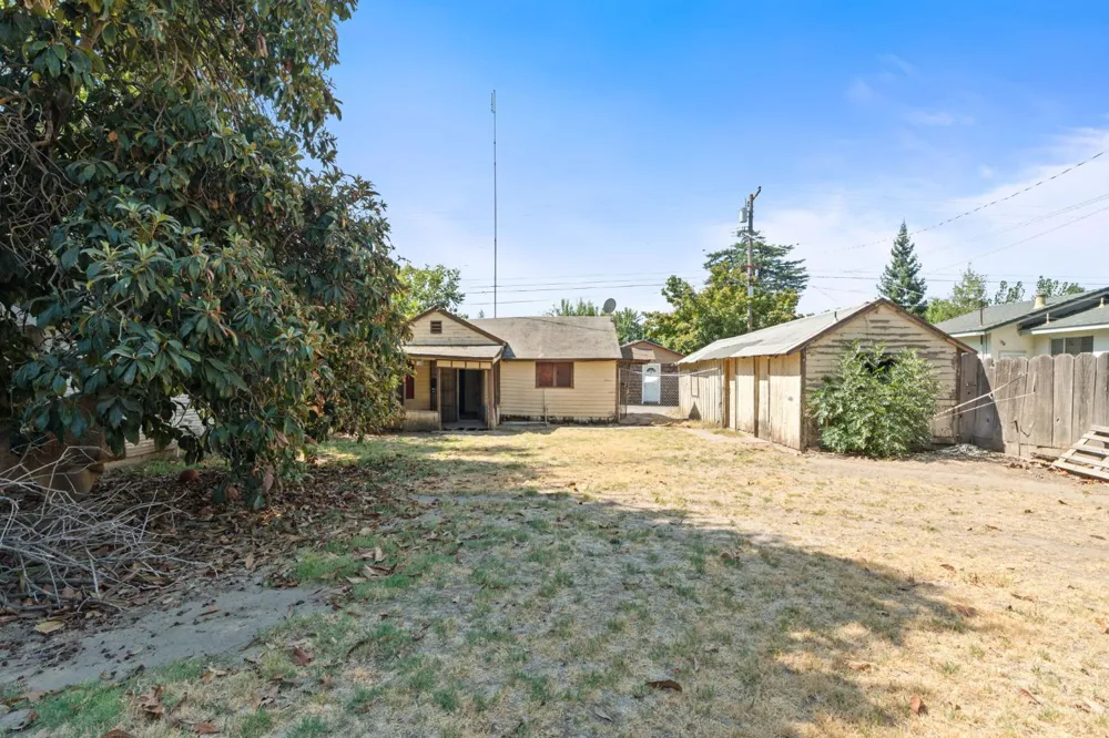242 W 28th St Merced, CA 95340