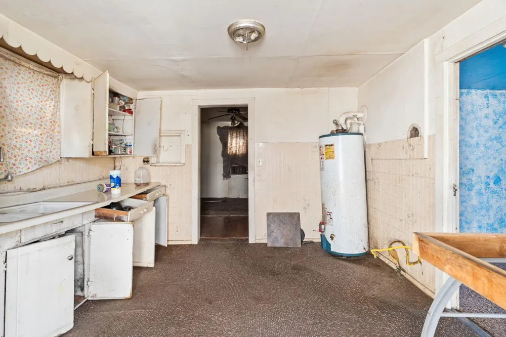 242 W 28th St Merced, CA 95340