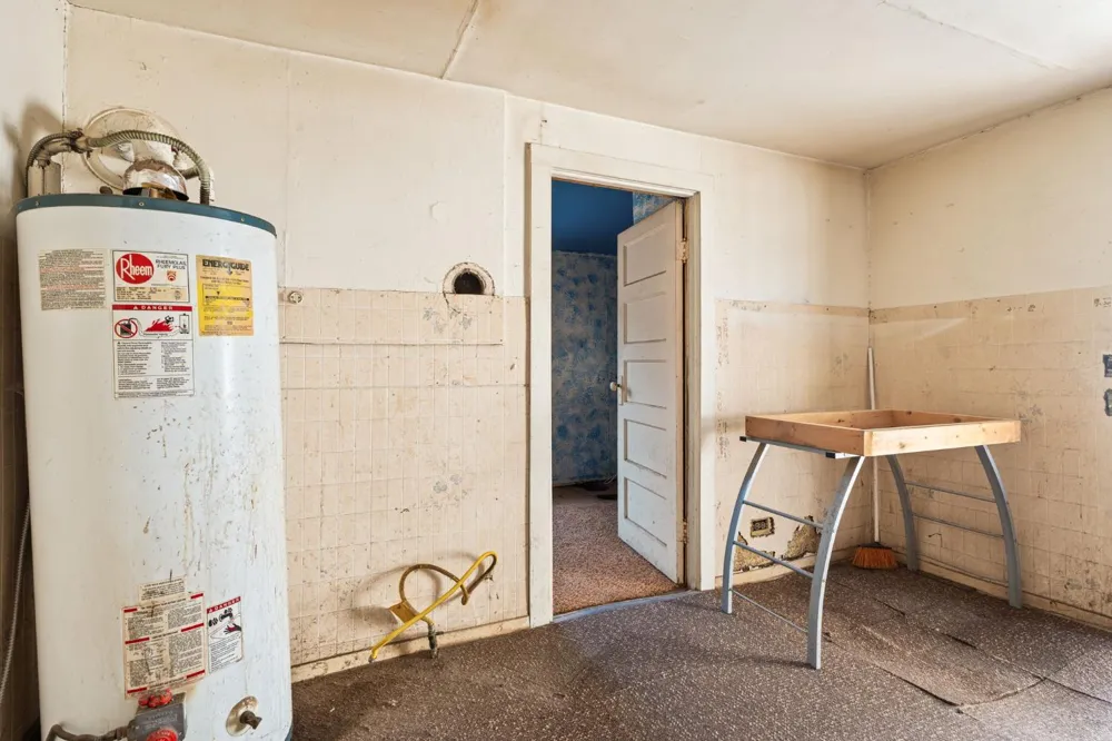 242 W 28th St Merced, CA 95340
