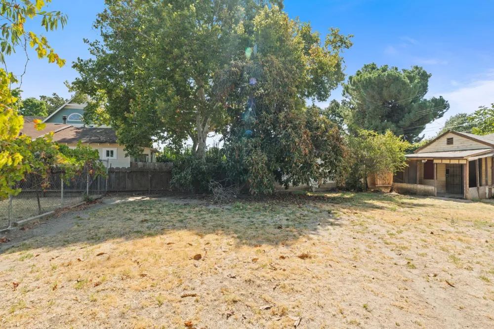 242 W 28th St Merced, CA 95340