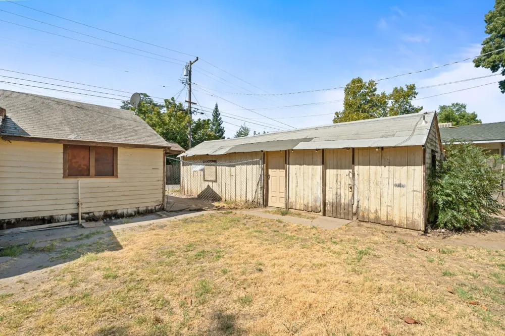 242 W 28th St Merced, CA 95340