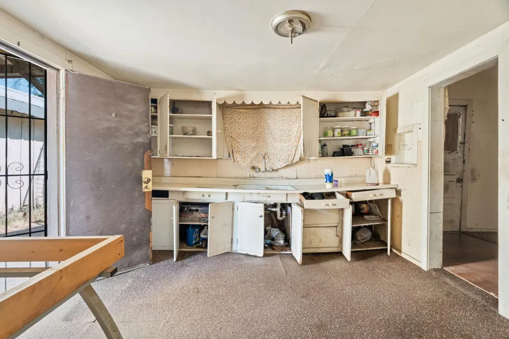242 W 28th St Merced, CA 95340
