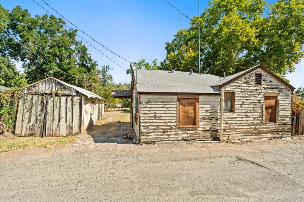 242 W 28th St Merced, CA 95340