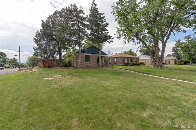 2701 Steele Street Denver, CO 80205