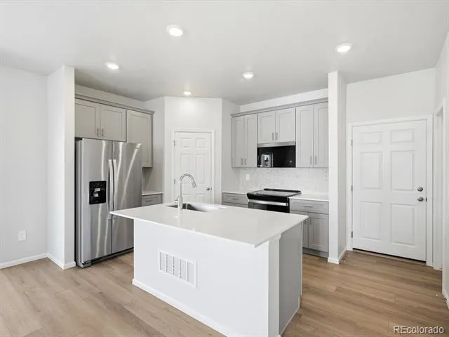 2213 E 164th Avenue Thornton, CO 80602