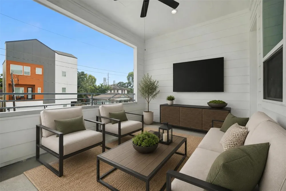 1811 Mills Street Houston, TX 77026