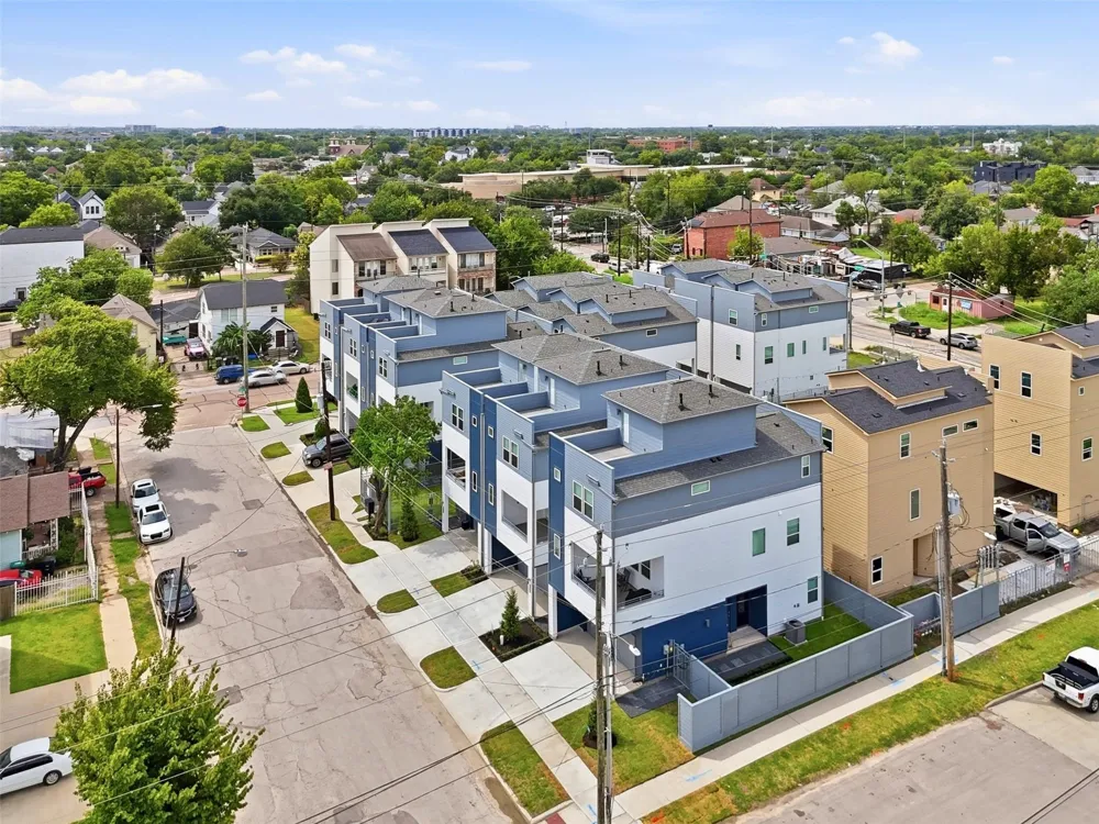 1811 Mills Street Houston, TX 77026