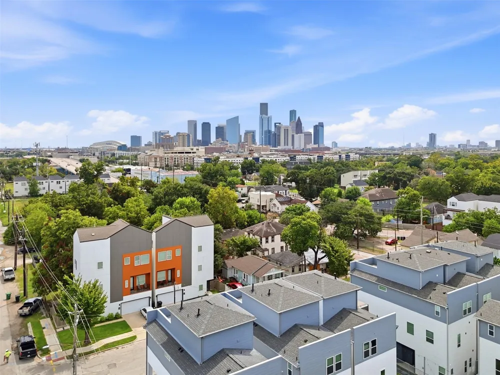 1811 Mills Street Houston, TX 77026