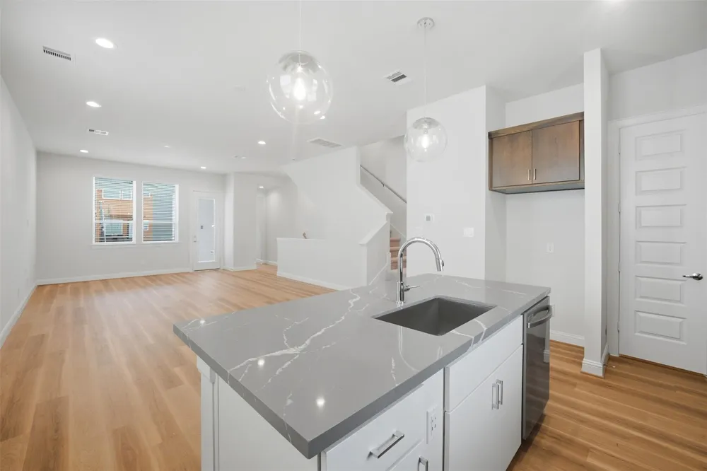 1811 Mills Street Houston, TX 77026