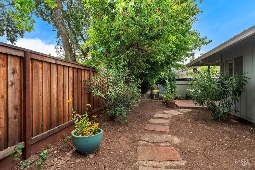 172 White Oak Drive Santa Rosa, CA 95409