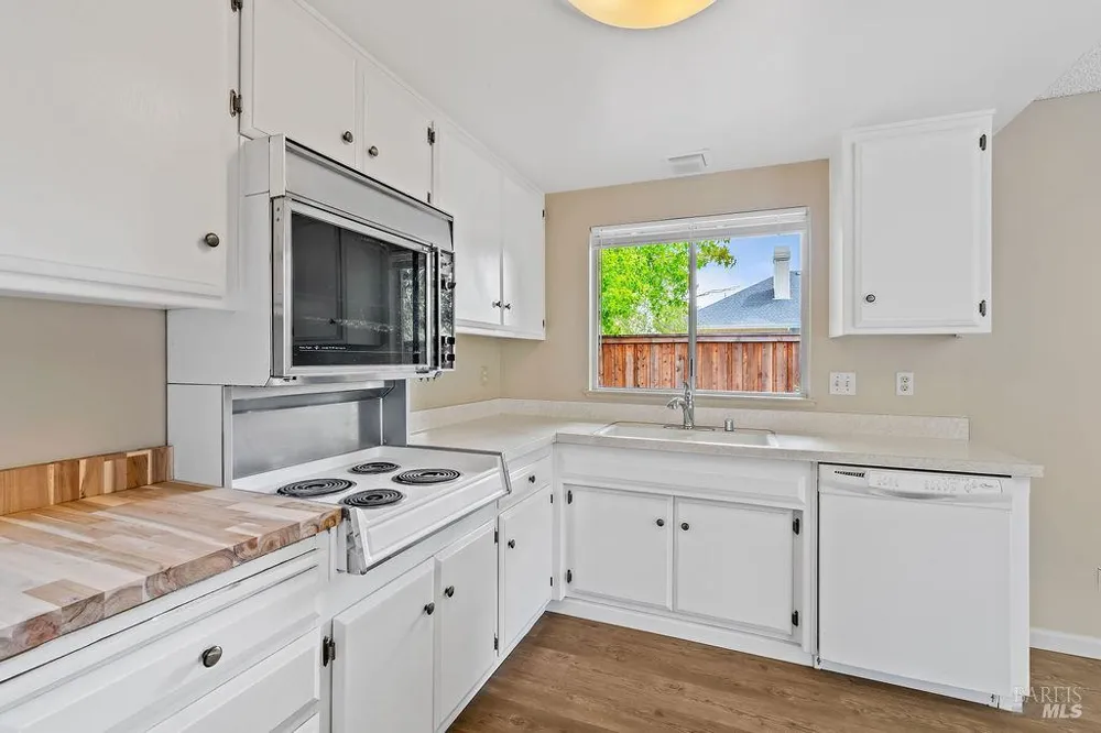 172 White Oak Drive Santa Rosa, CA 95409
