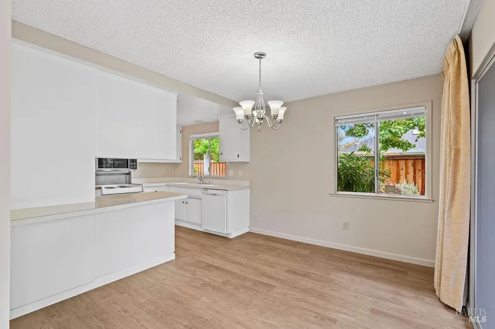 172 White Oak Drive Santa Rosa, CA 95409