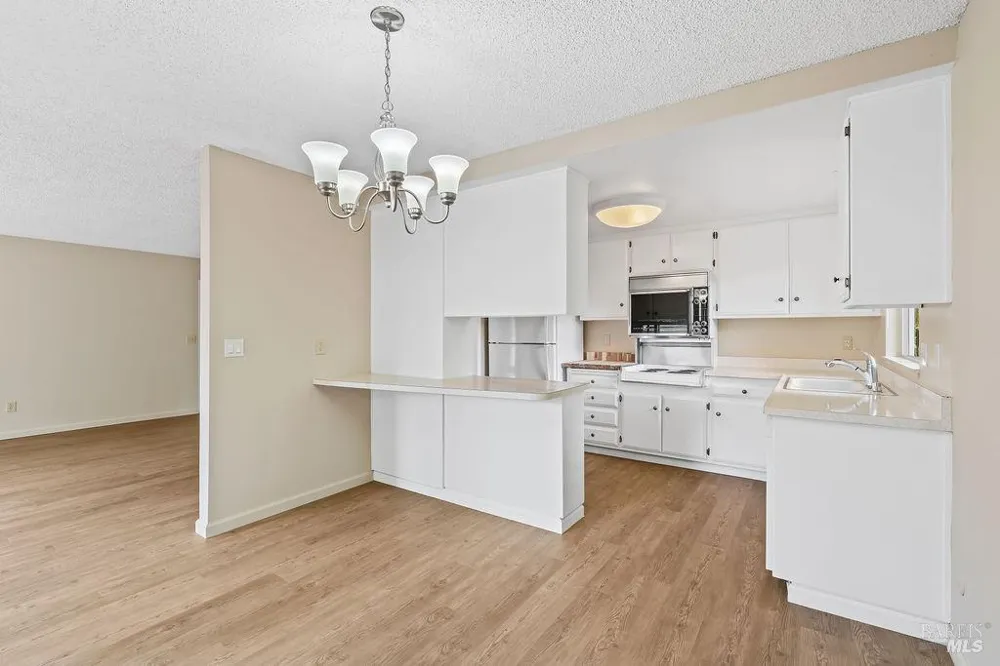172 White Oak Drive Santa Rosa, CA 95409