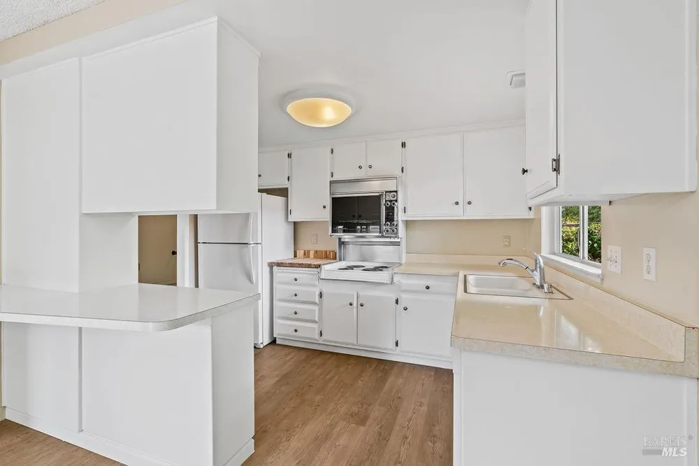 172 White Oak Drive Santa Rosa, CA 95409