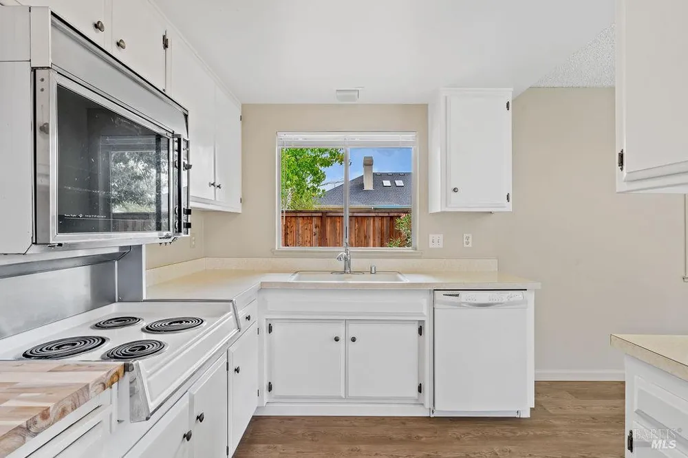172 White Oak Drive Santa Rosa, CA 95409