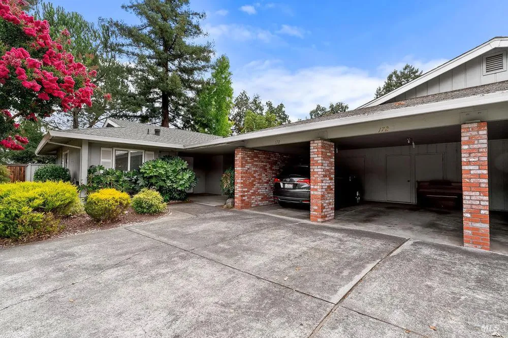 172 White Oak Drive Santa Rosa, CA 95409
