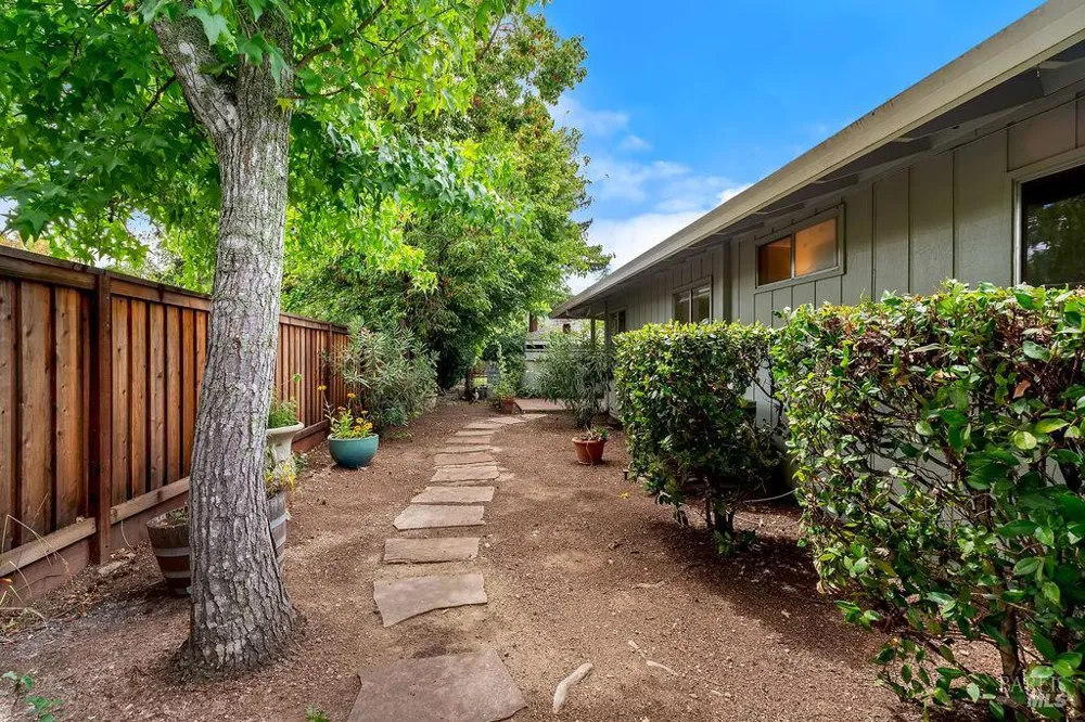 172 White Oak Drive Santa Rosa, CA 95409
