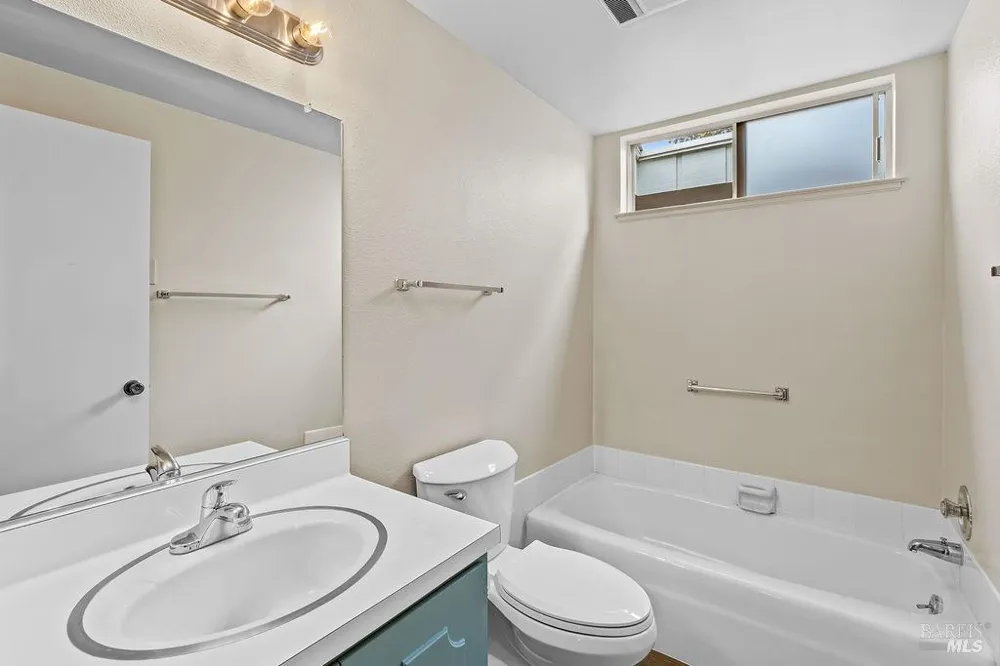 172 White Oak Drive Santa Rosa, CA 95409