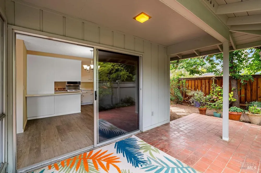 172 White Oak Drive Santa Rosa, CA 95409
