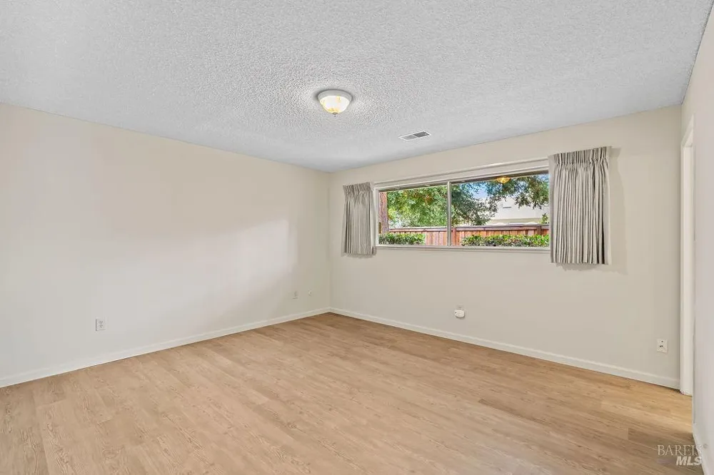 172 White Oak Drive Santa Rosa, CA 95409