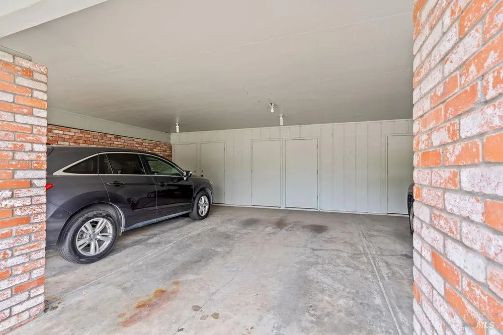 172 White Oak Drive Santa Rosa, CA 95409