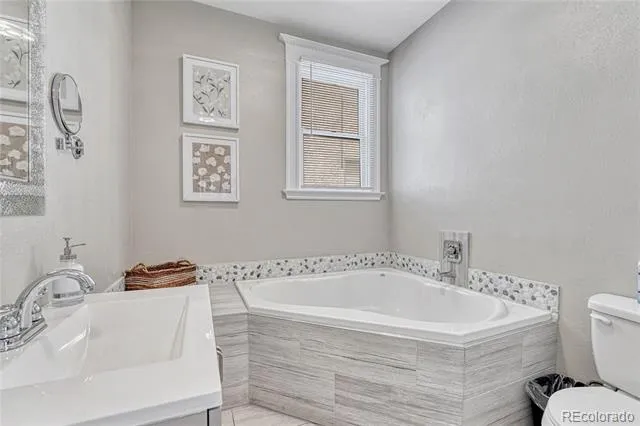 6 Boulder Crescent Street Colorado Springs, CO 80903