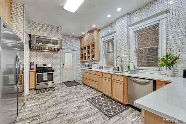 6 Boulder Crescent Street Colorado Springs, CO 80903