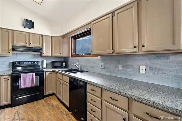 1525 Bennett Avenue Glenwood Springs, CO 81601