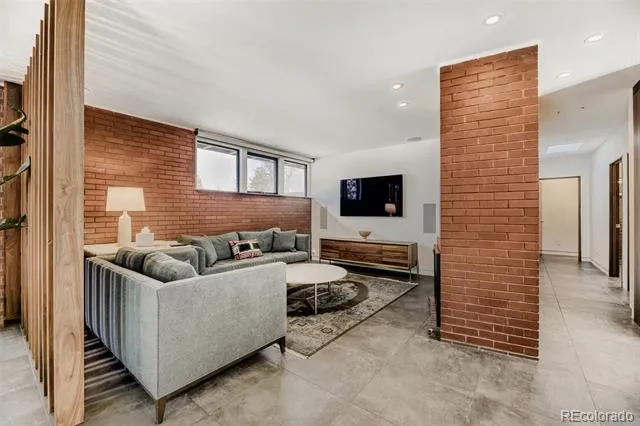 2910 S Marion Street Englewood, CO 80113